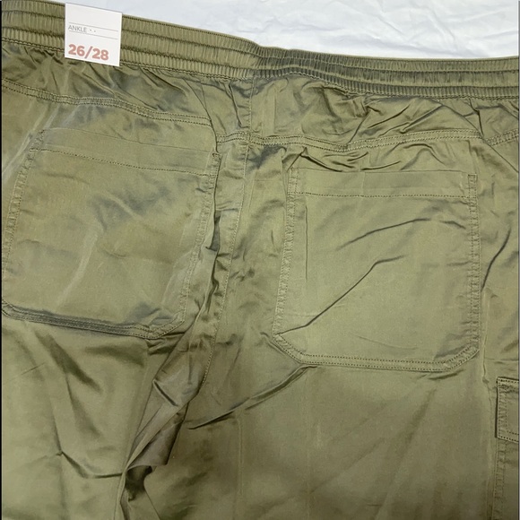 🆕 Lane Bryant Ankle Cargo Pants - Picture 10 of 13